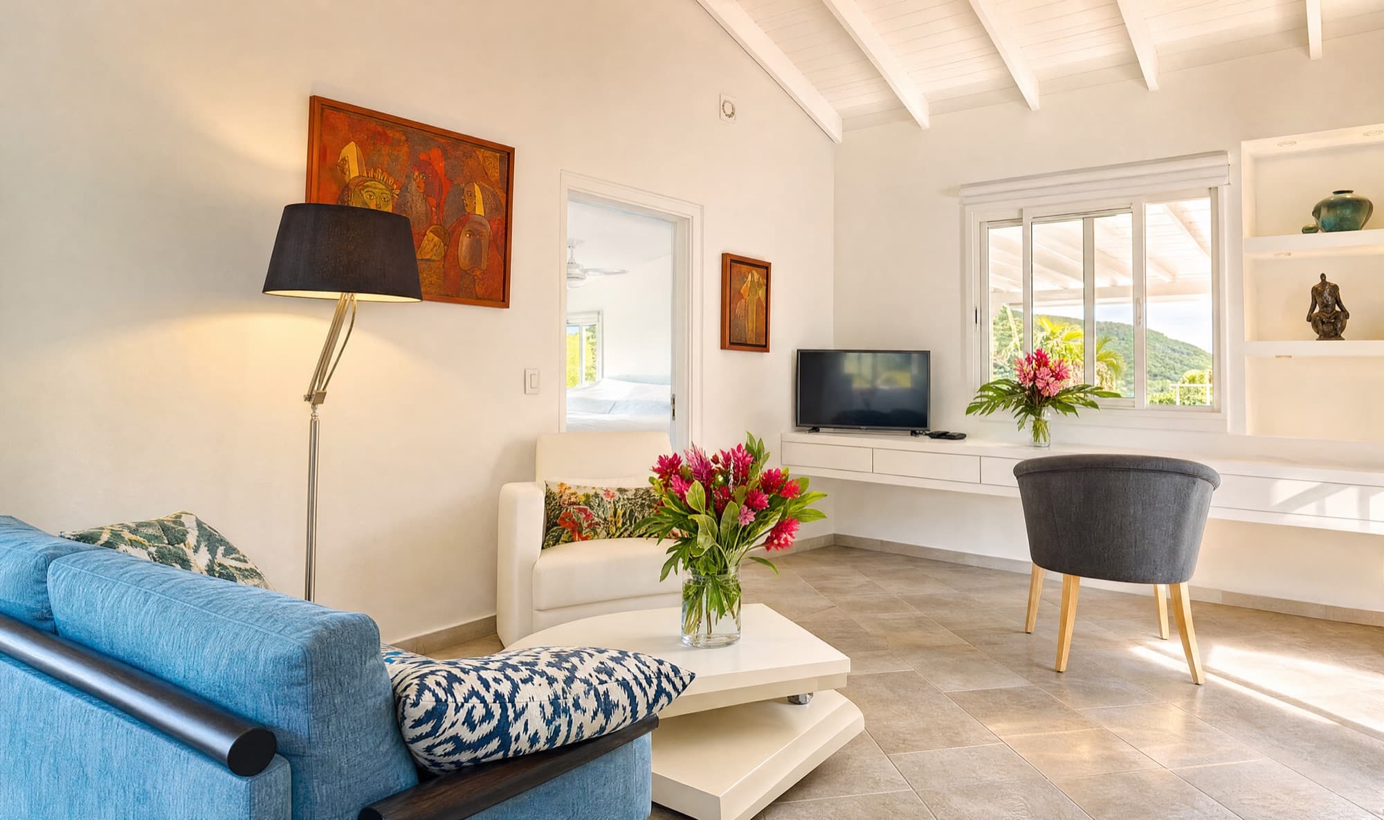 Living room with WiFi, TV and Bose sound